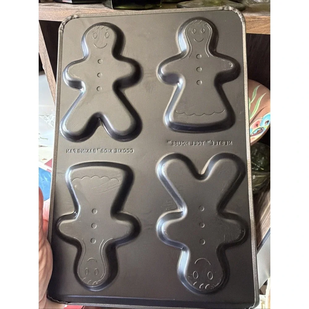 Nestle‎ Tollhouse Cookie Kids Baking Pan Gingerbread Boy and Girl